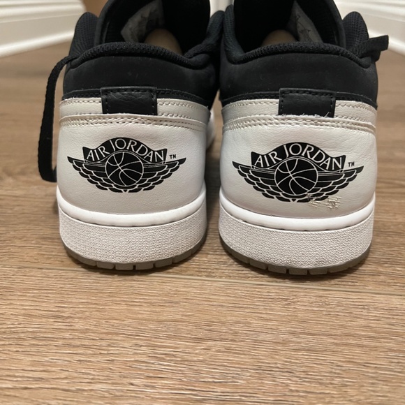 Air Jordan Low Sneakers - Picture 5 of 7